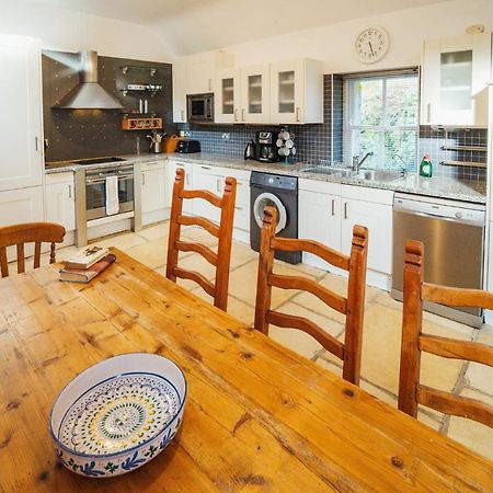 Delphi Lodge Cottages Leenaun Extérieur photo