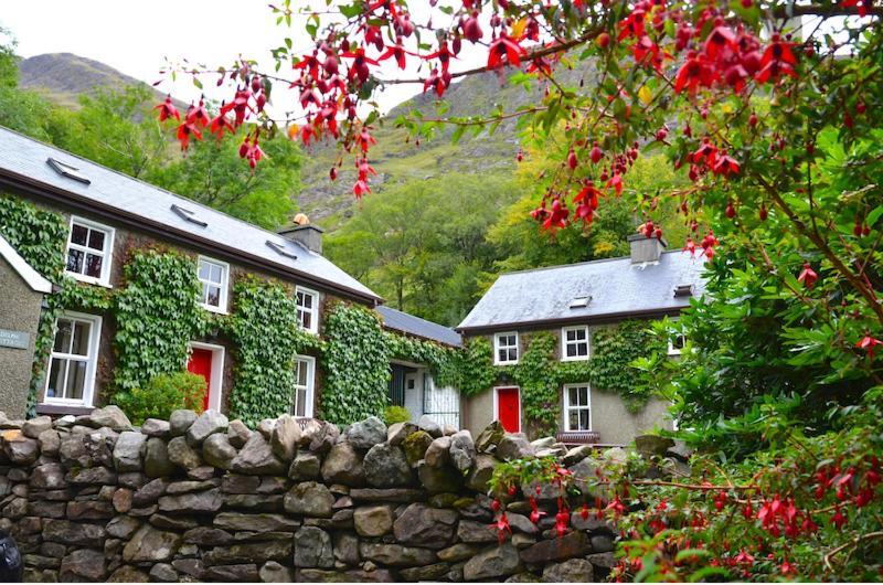 Delphi Lodge Cottages Leenaun Extérieur photo