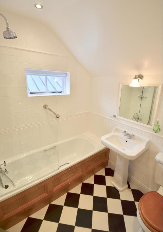 Delphi Lodge Cottages Leenaun Extérieur photo