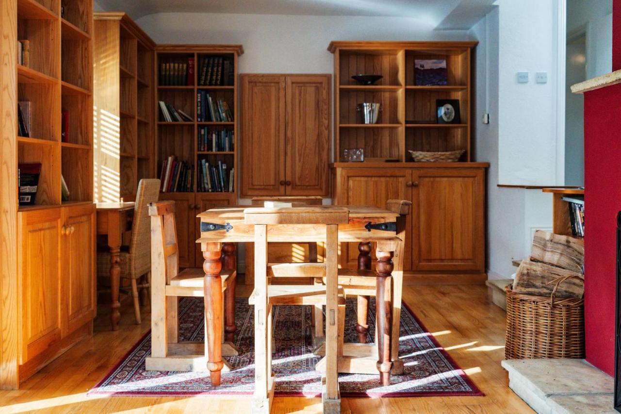 Delphi Lodge Cottages Leenaun Extérieur photo