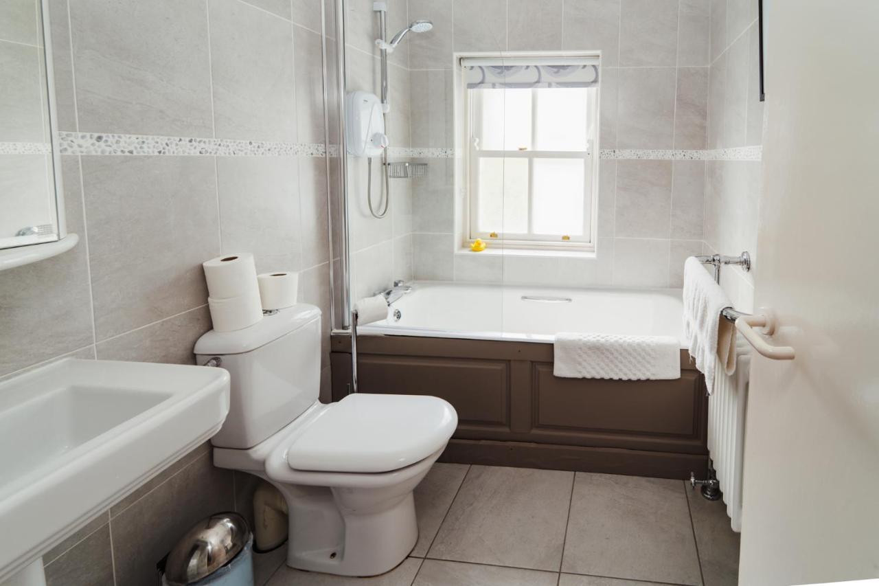 Delphi Lodge Cottages Leenaun Extérieur photo
