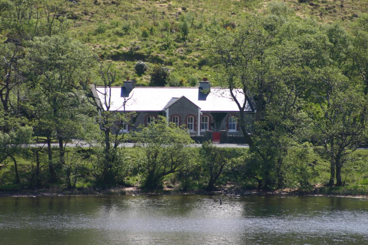 Delphi Lodge Cottages Leenaun Extérieur photo